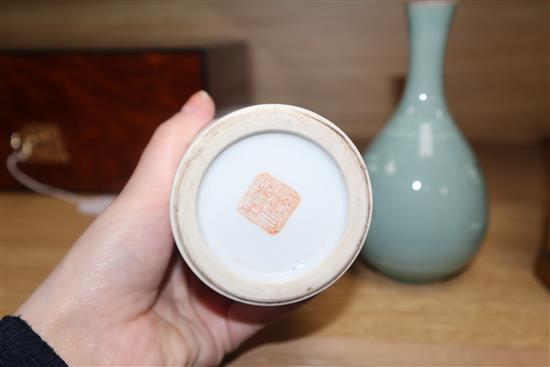 A Chinese famille rose brushpot and a Korean celadon vase 16.5cm